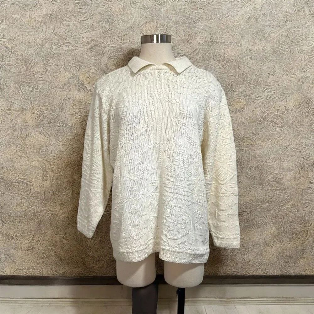 Alfred Dunner White Embossed Collared Medium Sweater